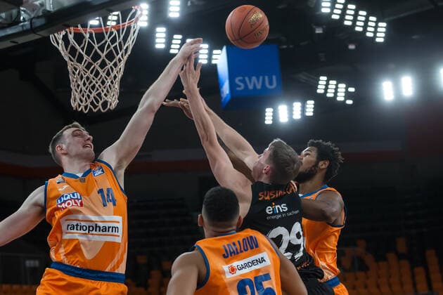 22 01 22, Neu Ulm, Germany, ratiopharm Arena, ratiopharm ulm vs Niners Chemnitz Basketball Bundesliga, Philipp Herkenhoff ratiopharm ulm , Karim Jallow ratiopharm ulm , Mindaugas Susinskas Niners Chemnitz and Christiano Felicio ratiopharm ulm in duel Photo H Langer Neu Ulm ratiopharm Arena Bayern Germany  langer20220122_1154 Langer-541