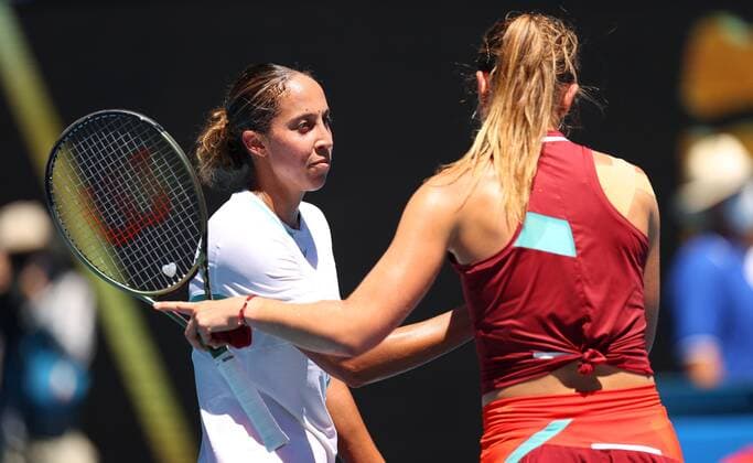 Mandatory Credit: Photo by Ella Ling Shutterstock (12765096x) Madison Keys celebrates her win Australian Open, Day Seven, Tennis, Melbourne Park, Melbourne, Australia - 23 Jan 2022 Australian Open, Day Seven, Tennis, Melbourne Park, Melbourne, Australia - 23 Jan 2022 Copyright: xEllaxLing Shutterstockx 12765096x