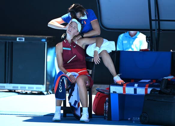 TENNIS AUSTRALIAN OPEN, Victoria Azarenka of Belarus is seen receiving treatment from a trainer during her 4th round match against Barbora Krejcikova of Czech Republic on Day 7 of the Australian Open at Melbourne Park in Melbourne, Sunday, January 23, 2022. ( NO ARCHIVING, EDITORIAL USE ONLY, NO USE IN BOOKS WITHOUT CONSENT MELBOURNE VIC AUSTRALIA  Copyright: xDAVExHUNTx 20220123001616092441