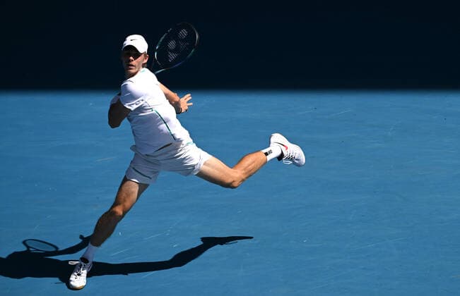 TENNIS AUSTRALIAN OPEN, Denis Shapovalov of Canada in action during his 4th round match against Alexander Zverev of Germany on Day 7 of the Australian Open at Melbourne Park in Melbourne, Sunday, January 23, 2022.( NO ARCHIVING, EDITORIAL USE ONLY, NO USE IN BOOKS WITHOUT CONSENT MELBOURNE VIC AUSTRALIA  Copyright: xDEANxLEWINSx 20220123001616121884