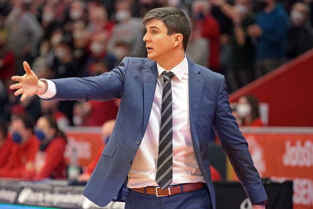 22 01 2022, xovx, Basketball 1 Bundesliga, easy Credit BBL, JobStairs Gießen 46ers Hamburg Towers Head Coach Pedro Calles Hamburg Towers Gießen Sporthalle Ost Hessen Germany EN