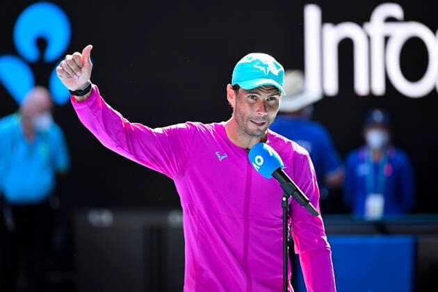 TENNIS AUSTRALIAN OPEN, Rafael Nadal of Spain acknowledges the crowd during a post match interview after winning the 4th round match against Adrian Mannarino of France on Day 7 of the Australian Open at Melbourne Park in Melbourne, Sunday, January 23, 2022. ( NO ARCHIVING, EDITORIAL USE ONLY, NO USE IN BOOKS WITHOUT CONSENT MELBOURNE VIC AUSTRALIA  Copyright: xDAVExHUNTx 20220123001616136287