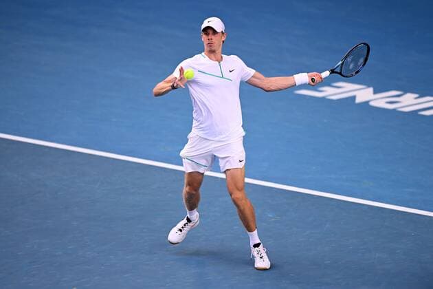 Mandatory Credit: Photo by James Gourley Shutterstock (12765097gq) Denis Shapovalov during his fourth round match Australian Open, Day Seven, Tennis, Melbourne Park, Melbourne, Australia - 23 Jan 2022 Australian Open, Day Seven, Tennis, Melbourne Park, Melbourne, Australia - 23 Jan 2022 Copyright: xJamesxGourley Shutterstockx 12765097gq