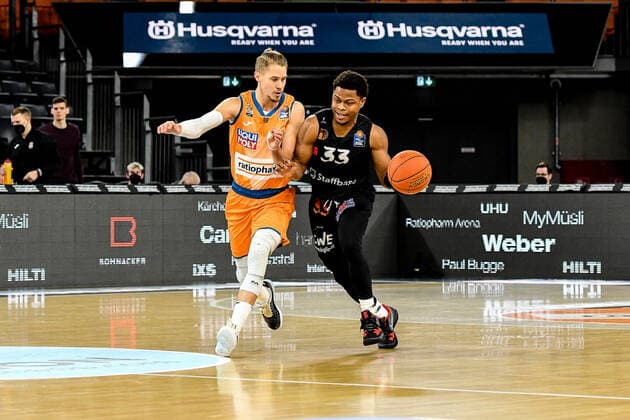 GER, BBL, ratiopharm Ulm vs Niners Chemnitz 22 01 2022, ratiopharm arena, New Ulm, GER, BBL, ratiopharm Ulm vs Niners Chemnitz, pictured Thomas Klepeisz Ulm, 22 , Eric Washington Chemnitz, 33 nordphotoxGmbHx xHafner nph00200