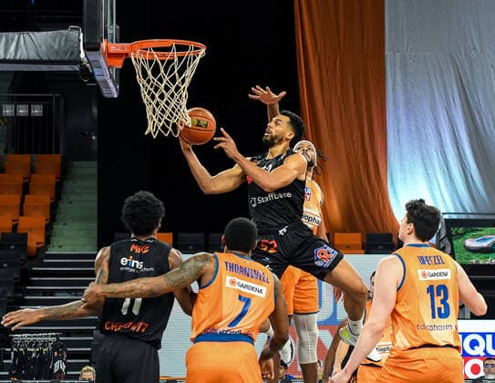 GER, BBL, ratiopharm Ulm vs Niners Chemnitz 22 01 2022, ratiopharm arena, Neu Ulm, GER, BBL, ratiopharm Ulm vs Niners Chemnitz, in picture Trent Lockett Chemnitz, 52 goes determined to basket nordphotoxGmbHx xHafner nph00200