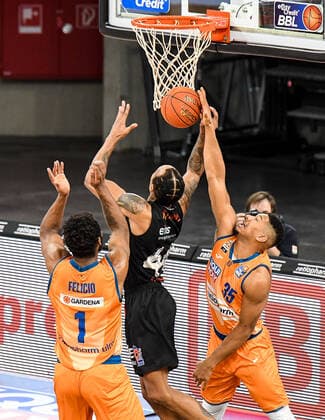 GER, BBL, ratiopharm Ulm vs Niners Chemnitz 22 01 2022, ratiopharm arena, Neu Ulm, GER, BBL, ratiopharm Ulm vs Niners Chemnitz, in picture Cristiano Felicio Ulm, 1 and Karim Jallow Ulm, 35 prevent a basket by Darion Atkins Chemnitz, 44 nordphotoxGmbHx xHafner nph00200