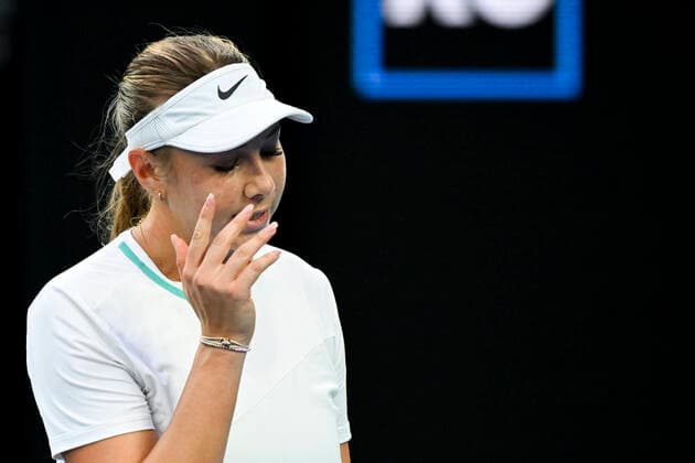 TENNIS AUSTRALIAN OPEN, Amanda Anisimova of the United States reacts during her 4th round Women?s singles match against Ashleigh Barty of Australia on Day 7 of the Australian Open at Melbourne Park in Melbourne, Sunday, January 23, 2022. ( NO ARCHIVING, EDITORIAL USE ONLY, NO USE IN BOOKS WITHOUT CONSENT MELBOURNE VIC AUSTRALIA  Copyright: xDEANxLEWINSx 20220123001616162693