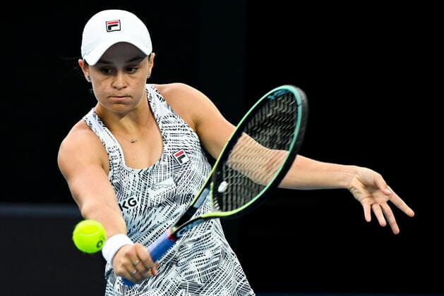 TENNIS AUSTRALIAN OPEN, Ashleigh Barty of Australia plays a shot during her 4th round Women?s singles match against Amanda Anisimova of the United States on Day 7 of the Australian Open at Melbourne Park in Melbourne, Sunday, January 23, 2022. ( NO ARCHIVING, EDITORIAL USE ONLY, NO USE IN BOOKS WITHOUT CONSENT MELBOURNE VIC AUSTRALIA  Copyright: xDEANxLEWINSx 20220123001616162777