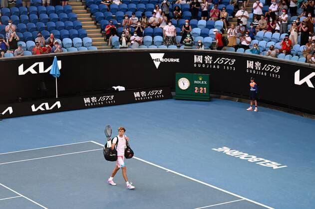 Mandatory Credit: Photo by James Gourley Shutterstock (12765097hy) Alexander Zverev walks off court after defeat in his fourth round match Australian Open, Day Seven, Tennis, Melbourne Park, Melbourne, Australia - 23 Jan 2022 Australian Open, Day Seven, Tennis, Melbourne Park, Melbourne, Australia - 23 Jan 2022 Copyright: xJamesxGourley Shutterstockx 12765097hy