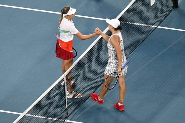 Mandatory Credit: Photo by James Gourley Shutterstock (12765097ic) Ashleigh Barty celebrates victory in her fourth round match and is congratulated by Amanda Anisimova Australian Open, Day Seven, Tennis, Melbourne Park, Melbourne, Australia - 23 Jan 2022 Australian Open, Day Seven, Tennis, Melbourne Park, Melbourne, Australia - 23 Jan 2022 Copyright: xJamesxGourley Shutterstockx 12765097ic