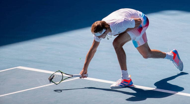 Bilder des Jahres 2022, Sport 01 Januar Sport Themen der Woche KW03 Sport Bilder des Tages (220123) -- MELBOURNE, Jan. 23, 2022 -- Alexander Zverev of Germany competes during the men s singles 4th round match against Denis Shapovalov of Canada at Australian Open 2022, in Melbourne, Australia, on Jan. 23, 2022. (Photo by Xinhua) (SP)AUSTRALIA-MELBOURNE-TENNIS-AUSTRALIAN OPEN-MEN S SINGLES-4TH ROUND HuxJingchen 