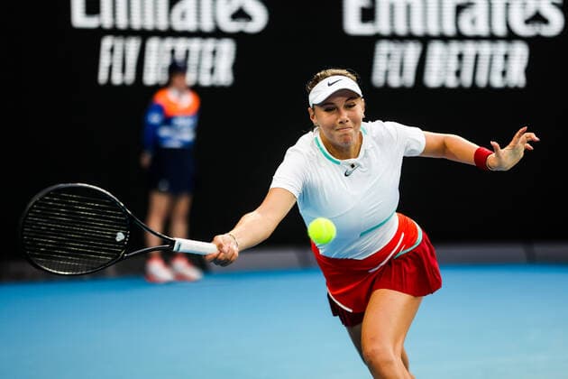 January 23, 2022: MELBOURNE, AUSTRALIA - JANUARY 23: Amanda Anisimova of USA on her way to losing to Ashleigh Barty of Australia on day 7 of the 2022 Australian Open at Melbourne Park on January 23, 2022 in Melbourne, Australia. - ZUMAp121 20220123_zsp_p121_063 Copyright: xChrisxPutnamx