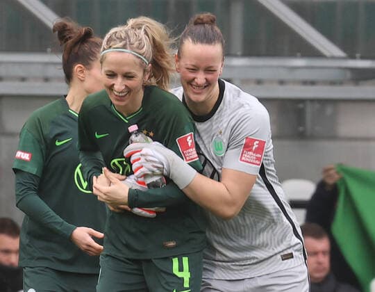 Joy at Almuth Schult VfL Wolfsburg , Kathrin Julia Hendrich VfL Wolfsburg