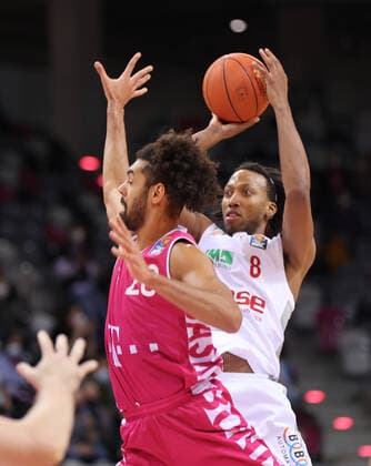 Bonn, Germany 23 01 2022, Basketball Bundesliga, 18 Matchday, BBL, Telekom Baskets Bonn vs Brose Bamberg, Jeremy Morgan Bonn , Akil Mitchell Bamberg