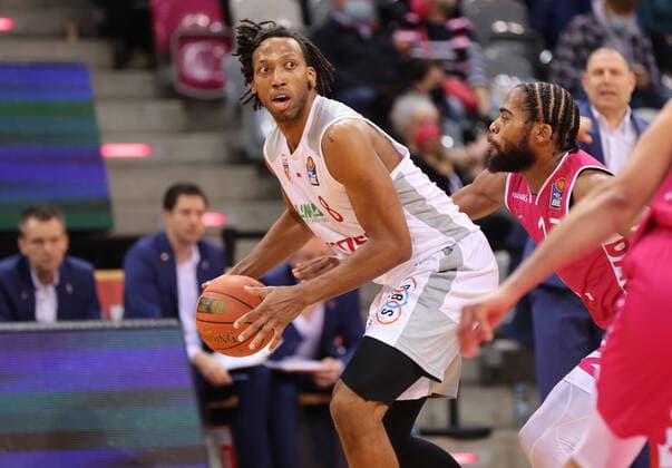 Bonn, Germany 23 01 2022, Basketball Bundesliga, 18 Matchday, BBL, Telekom Baskets Bonn vs Brose Bamberg, Akil Mitchell Bamberg , Javontae Hawkins Bonn