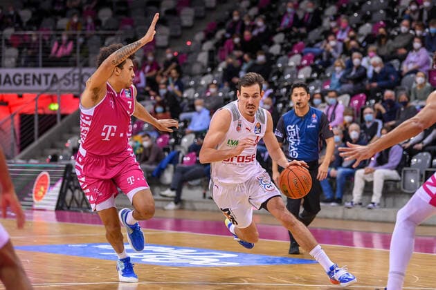easyCredit BBL, Telekom Baskets Bonn vs Brose Bamberg, 23 01 2022 Omar Prewitt Brose Bamberg, 4 , Tyson Ward Telekom Baskets Bonn, 3 , easyCredit BBL, Telekom Baskets Bonn vs Brose Bamberg on 23 01 2022 at Telekom Dome Bonn, Bonn Nordrhein Westfalen Copyright: xBEAUTIFULxSPORTS Mueller-Laschetx