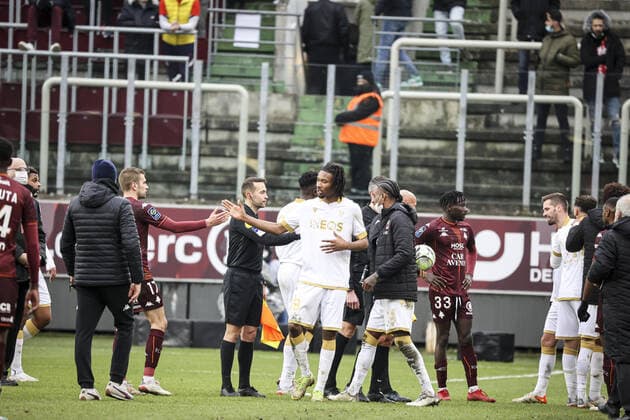 Fin du match - Joie des joueurs de l equipe NICE apres sa victoire FOOTBALL : Metz vs Nice - Ligue 1 -23 01 2022 ElyxandroCegarra Panoramic 