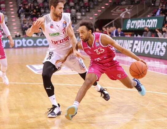 Parker Jackson Cartwright Telekom Baskets Bonn vs Tomas Kyzlink Brose Bamberg easyCredit BBL 1 Bundesliga , 2021 2022 season , Hauptrunde 18 matchday