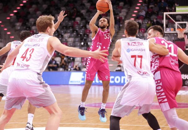Parker Jackson Cartwright Telekom Baskets Bonn vs Brose Bamberg , on the ground easyCredit BBL 1 Bundesliga , 2021 2022 season , Hauptrunde 18 Spieltag