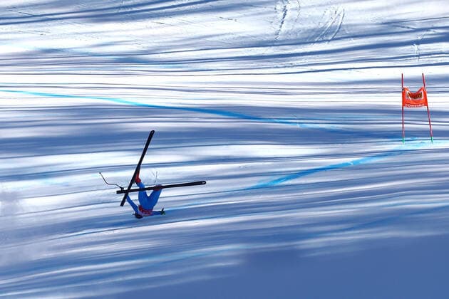 Bilder des Jahres 2022, Sport 01 Januar Sport Themen der Woche KW03 January 23, 2022, Cortina d Ampezzo, Italy: Sofia Goggia of Italy crashing down the slope during the Women s SuperG race at the FIS Alpine Skiing World Cup in Cortina d Ampezzo, Italy, 23 January 2022. ANSA ANDREA SOLERO Alpine Skiing World Cup in Cortina d Ampezzo  - ZUMAa110 20220123_zaf_a110_030 Copyright: xAndreaxSolerox