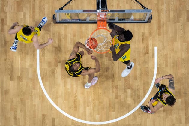 Basketball Berlin 23 01 2022 Season 2021 2022 1 Bundesliga easyCredit BBL Alba Berlin MHP Riesen Ludwigsburg Christ Koumadje Alba Berlin, No 21 Tremmell Darden Ludwigsburg, No 21