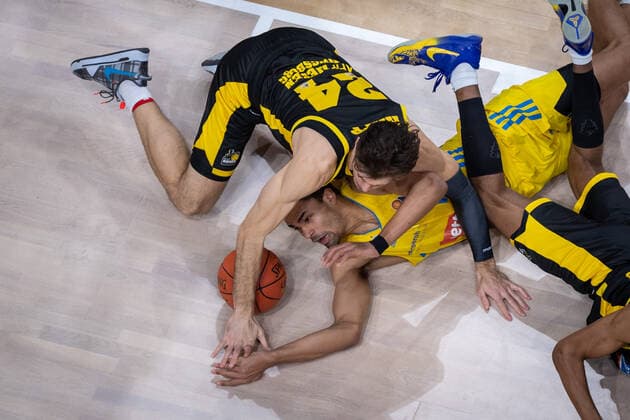 Basketball Berlin 23 01 2022 Season 2021 2022 1 Bundesliga easyCredit BBL Alba Berlin MHP Riesen Ludwigsburg Oscar Da Silva Alba Berlin, No 01 Ethan Happ Ludwigsburg, No 24