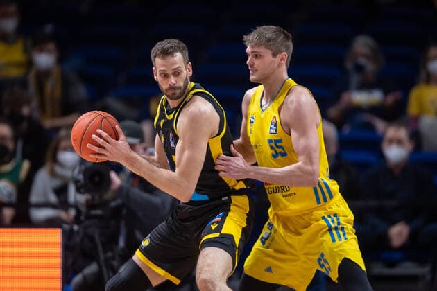 Basketball Berlin 23 01 2022 Season 2021 2022 1 Bundesliga easyCredit BBL Alba Berlin MHP Riesen Ludwigsburg Jonas Wohlfarth Bottermann Ludwigsburg, No 18 Ben Lammers Alba Berlin, No 55