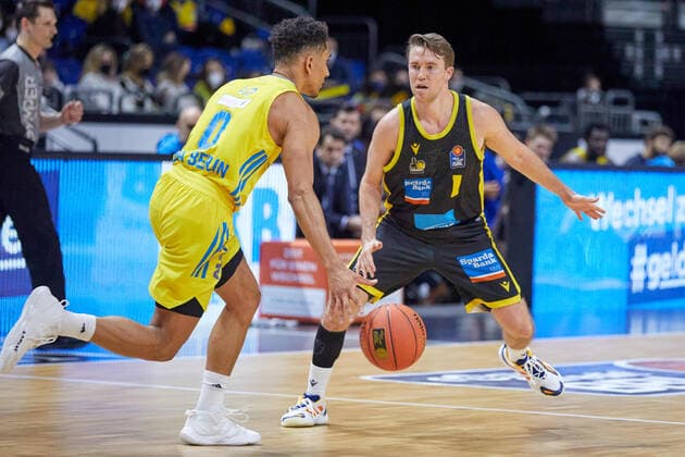 Attack Alba Berlin,Jordan Hulls MHP Riesen Ludwigsburg, 1 ,GER,Basketball,BBL,18 Matchday,Season 2021 2022,Alba Berlin vs MHP Riesen Ludwigsburg,23 01 2022, 15 00, GER, Basketball,BBL,18 Matchday,Season 2021 2022,Alba Berlin vs MHP Riesen Ludwigsburg,23 01 2022, 15 00,Foto Eibner Gerd Gruhn Berliin Copyright: xGerdxGruhnx EP_GGN