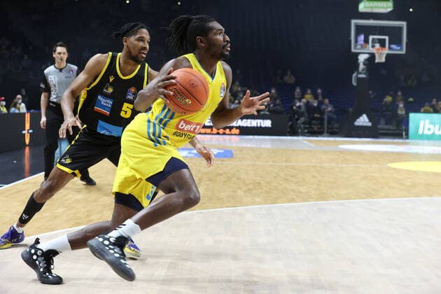DEU, easyCredit BBL, ALBA vs Ludwigsburg, 23 01 2022, Mercedes Benz Arena, Berlin, DEU, easyCredit BBL, ALBA vs Ludwigsburg, in picture Jaleen Smith ALBA Berlin 3 , Justin Simon Ludwigsburg 5 nordphotoxGmbHx xEngler nph00076