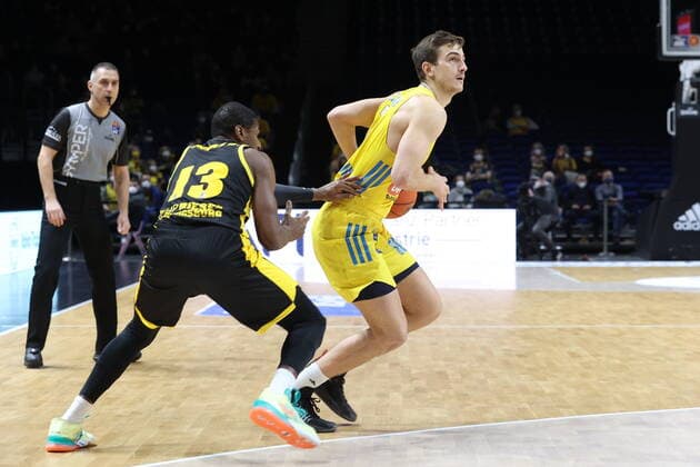 DEU, easyCredit BBL, ALBA vs Ludwigsburg, 23 01 2022, Mercedes Benz Arena, Berlin, DEU, easyCredit BBL, ALBA vs Ludwigsburg, in picture Tim Schneider ALBA Berlin 10 , Yorman Polas Bartolo Ludwigsburg 13 nordphotoxGmbHx xEngler nph00076