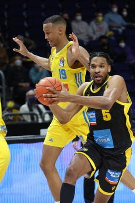DEU, easyCredit BBL, ALBA vs Ludwigsburg, 23 01 2022, Mercedes Benz Arena, Berlin, DEU, easyCredit BBL, ALBA vs Ludwigsburg, in picture Louis Olinde ALBA Berlin 19 , Justin Simon Ludwigsburg 5 nordphotoxGmbHx xEngler nph00076