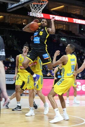 DEU, easyCredit BBL, ALBA vs Ludwigsburg, 23 01 2022, Mercedes Benz Arena, Berlin, DEU, easyCredit BBL, ALBA vs Ludwigsburg, in picture Oscar da Silva ALBA Berlin 1 , Louis Olinde ALBA Berlin 19 ,Luke Sikma ALBA Berlin 43 , Justin Simon Ludwigsburg 5 nordphotoxGmbHx xEngler nph00076