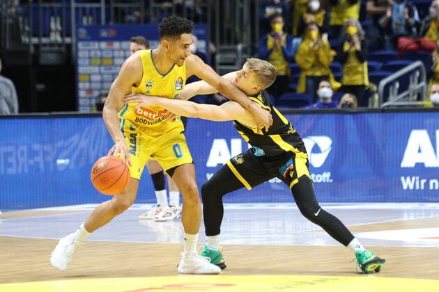 DEU, easyCredit BBL, ALBA vs Ludwigsburg, 23 01 2022, Mercedes Benz Arena, Berlin, DEU, easyCredit BBL, ALBA vs Ludwigsburg, in picture Maodo Lo ALBA Berlin 0 , Johannes Patrick Ludwigsburg 6 nordphotoxGmbHx xEngler nph00076