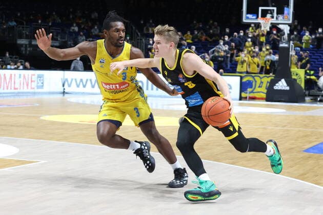 DEU, easyCredit BBL, ALBA vs Ludwigsburg, 23 01 2022, Mercedes Benz Arena, Berlin, DEU, easyCredit BBL, ALBA vs Ludwigsburg, in picture Jaleen Smith ALBA Berlin 3 , Johannes Patrick Ludwigsburg 6 nordphotoxGmbHx xEngler nph00076