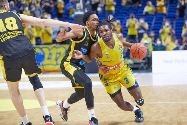 Attack Alba Berlin,Jaleen Smith Alba Berlin, 3 ,GER,Basketball,BBL,18 Matchday,Season 2021 2022,Alba Berlin vs MHP Riesen Ludwigsburg,23 01 2022, 15 00, GER, Basketball,BBL,18 Matchday,Season 2021 2022,Alba Berlin vs MHP Riesen Ludwigsburg,23 01 2022, 15 00,Foto Eibner Gerd Gruhn Berliin Copyright: xGerdxGruhnx EP_GGN