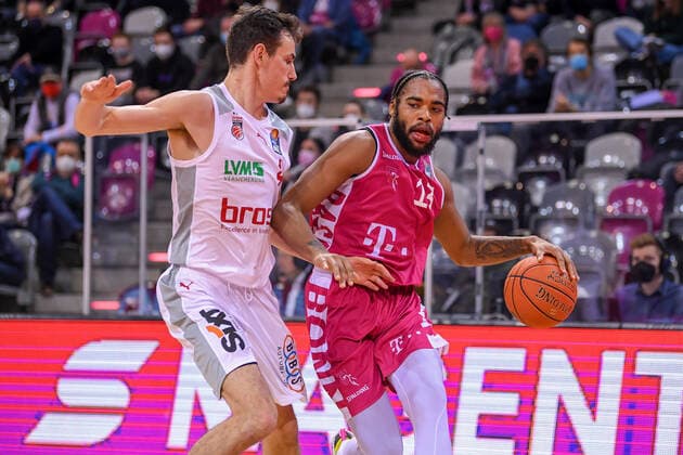 easyCredit BBL, Telekom Baskets Bonn vs Brose Bamberg, 23 01 2022 Javontae Hawkins Telekom Baskets Bonn, 13 , Omar Prewitt Brose Bamberg, 4 , easyCredit BBL, Telekom Baskets Bonn vs Brose Bamberg on 23 01 2022 at Telekom Dome Bonn, Bonn Nordrhein Westfalen Copyright: xBEAUTIFULxSPORTS Mueller-Laschetx