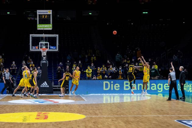 Basketball Berlin 23 01 2022 season 2021 2022 1 Bundesliga easyCredit BBL Alba Berlin MHP Riesen Ludwigsburg Louis Olinde Alba Berlin, No 19 throw to win does not hit