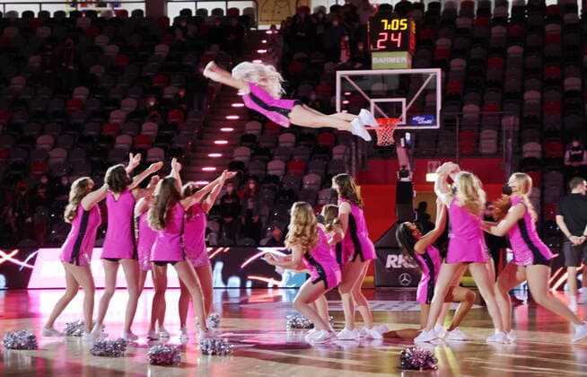 Baskets Danceteam Cheerlader of Telekom Baskets Bonn vs Brose Bamberg easyCredit BBL 1 Bundesliga , Saison 2021 2022 , Hauptrunde 18 Spieltag
