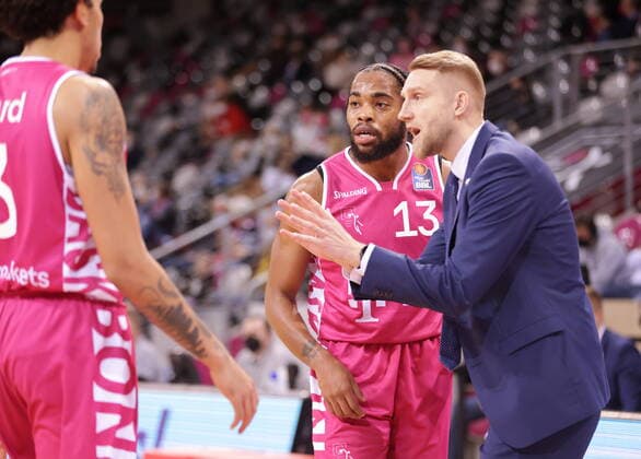 Coach Tuomas Iisalo, Javontae Hawkins Telekom Baskets Bonn vs Brose Bamberg easyCredit BBL 1 Bundesliga , 2021 2022 season , Main round 18 matchday