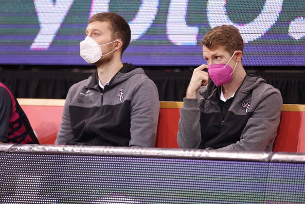 Injured on the bench Saulius Kulvietis, Skyler Bowlin Telekom Baskets Bonn vs Brose Bamberg easyCredit BBL 1 Bundesliga , 2021 2022 season , Hauptrunde 18 matchday