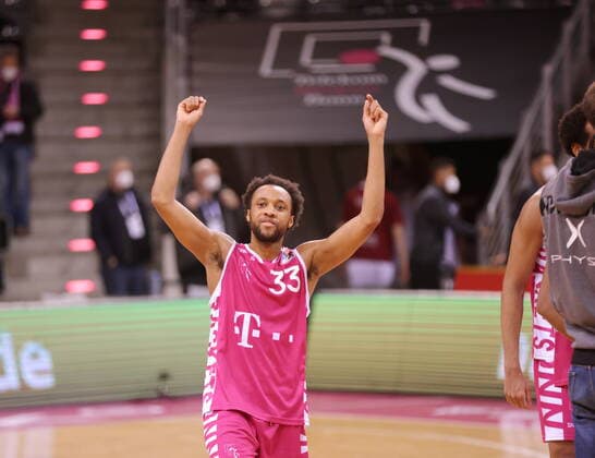 Parker Jackson Cartwright Telekom Baskets Bonn cheering after victory vs Brose Bamberg easyCredit BBL 1 Bundesliga , 2021 2022 season , Hauptrunde 18 Spieltag