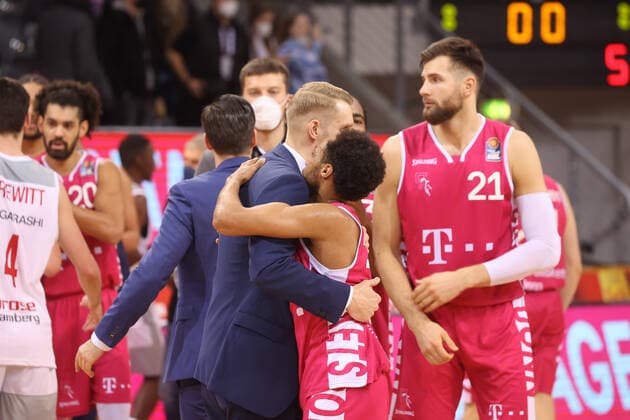 Player XY TB Bonn 3 and player XZ Brose Bamberg 8 , Telekom Baskets Bonn vs Brose Bamberg, Basketball, 1 Easy Credit Bundesliga, 18 Matchday, 23 01 2022, Telekom Baskets Bonn vs Brose Bamberg, Basketball, 1 Easy Credit Bundesliga, 23 Matchday, 23 01 2022 Bonn Copyright: xJoergxNiebergall Eibner-Pressefox EP_JNL