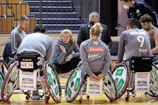 23 01 2022, xovx, wheelchair basketball Bundesliga RBBL, RSV Lahn Dill BBC Münsterland instructions from coach Janet Zeltinger RSV Lahn Dill to her team Wetzlar Buderus Arena Hesse Germany EN