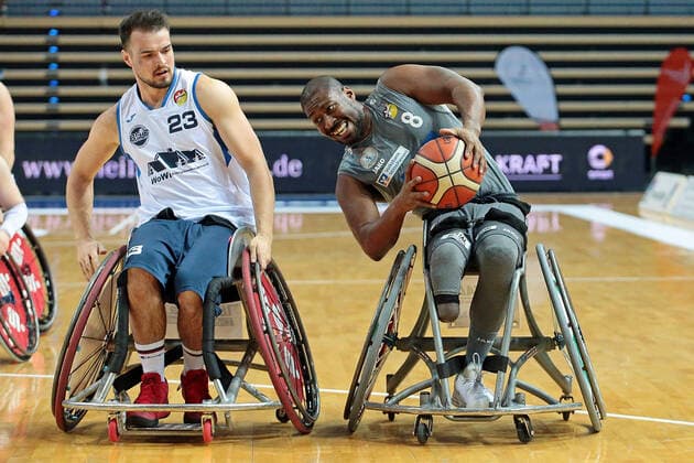 23 01 2022, xovx, wheelchair basketball Bundesliga RBBL, RSV Lahn Dill BBC Münsterland v l Sören Müller BBC Münsterland , Brian Bell RSV Lahn Dill Wetzlar Buderus Arena Hesse Germany EN