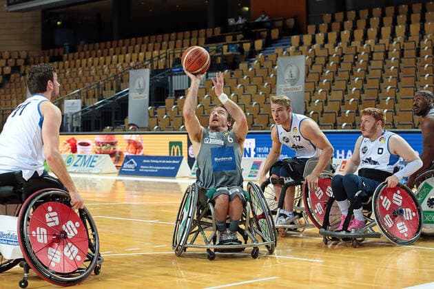 23 01 2022, xovx, wheelchair basketball Bundesliga RBBL, RSV Lahn Dill BBC Münsterland v l Mattijs Bellers BBC Münsterland , Jannik Blair RSV Lahn Dill , Julian Lammering BBC Münsterland , Sören Gebauer BBC Münsterland Wetzlar Buderus Arena Hessen Germany EN