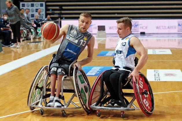 23 01 2022, xovx, wheelchair basketball Bundesliga RBBL, RSV Lahn Dill BBC Münsterland v l Thomas Böhme RSV Lahn Dill , Phillip Schorp BBC Münsterland Wetzlar Buderus Arena Hesse Germany EN