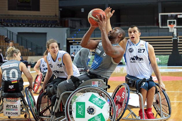 23 01 2022, xovx, wheelchair basketball Bundesliga RBBL, RSV Lahn Dill BBC Münsterland v l Catharina Weiß RSV Lahn Dill , Lena Knippelmeyer BBC Münsterland , Brian Bell RSV Lahn Dill , Elvis Fakic BBC Münsterland Wetzlar Buderus Arena Hessen Germany EN