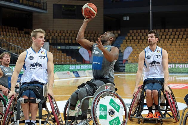 23 01 2022, xovx, wheelchair basketball Bundesliga RBBL, RSV Lahn Dill BBC Münsterland v l Jannik Blair RSV Lahn Dill , Julian Lammering BBC Münsterland , Brian Bell RSV Lahn Dill , Mattijs Bellers BBC Münsterland Wetzlar Buderus Arena Hessen Germany EN