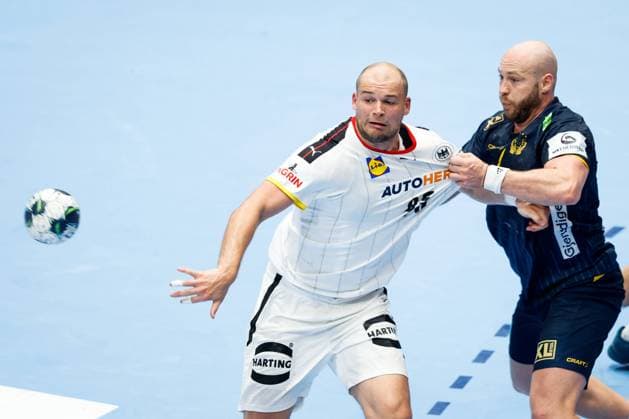 Paul DRUX (95) and Oscar BERGENDAHL (32) during the handball match Germany vs Sweden, Men™s EHF EURO 2022 Hungary, Slovakia, Bratislava, 23.01.2021,  Copyright: xJozoxCabrajax xkolektiffx