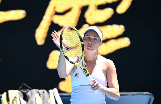 TENNIS AUSTRALIAN OPEN, Danielle Collins of the USA celebrates during her 4th round match against Elise Mertens of Belgium on Day 8 of the Australian Open, at Melbourne Park, in Melbourne, Monday, January 24, 2022. ( NO ARCHIVING, EDITORIAL USE ONLY, NO USE IN BOOKS WITHOUT CONSENT MELBOURNE VIC AUSTRALIA  Copyright: xDAVExHUNTx 20220124001616466406